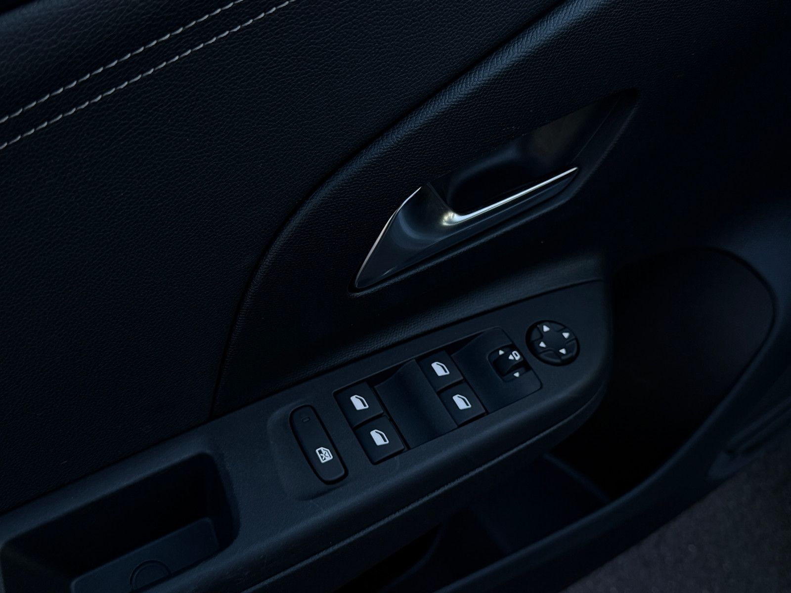 Fahrzeugabbildung Opel Corsa F 1.5 D Elegance GRA LED Navi PDC Kamera