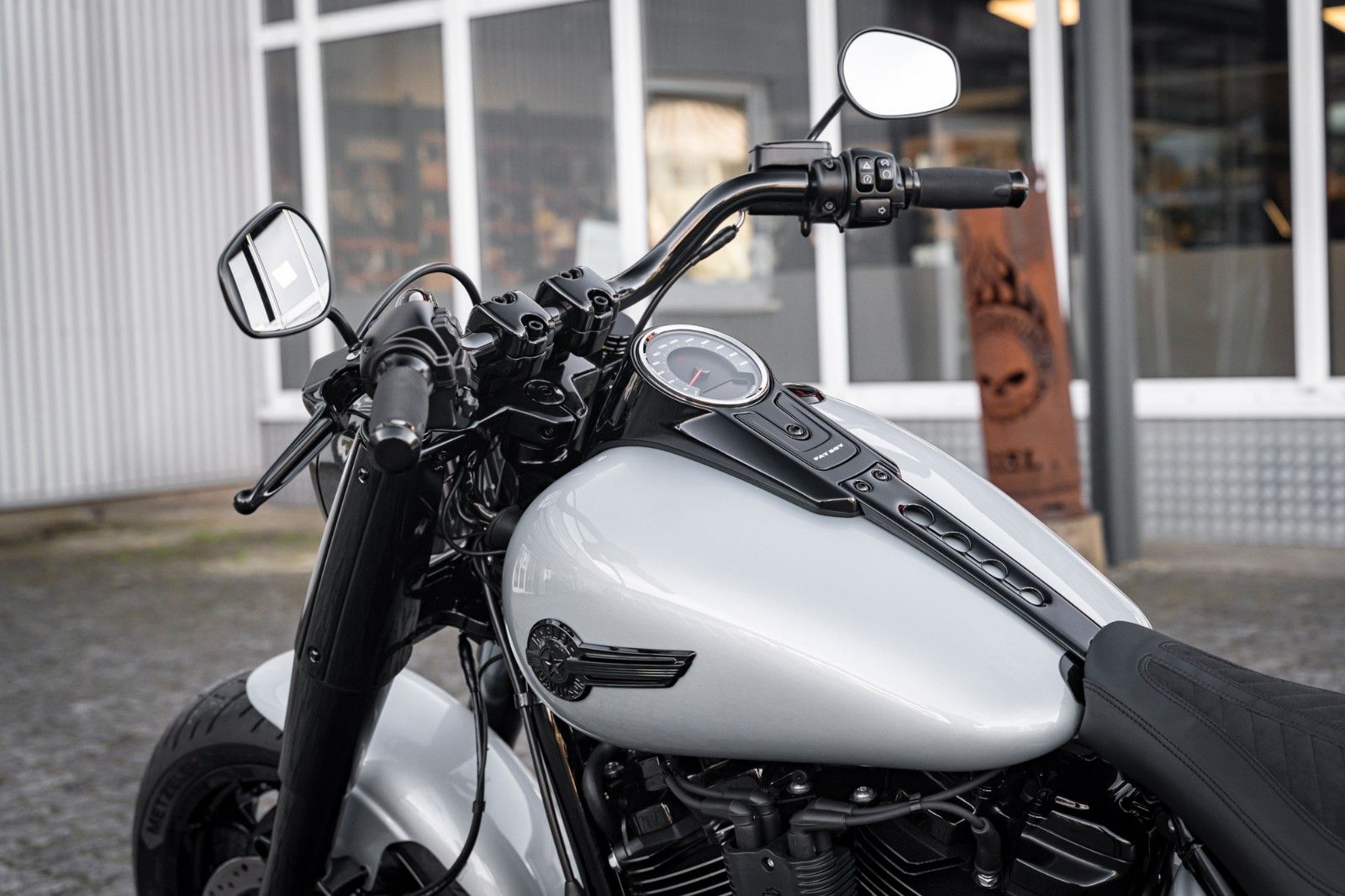Fahrzeugabbildung Harley-Davidson SILVER DARK FAT BOY FLFBS 114 MY24 - JEKILL&HYDE