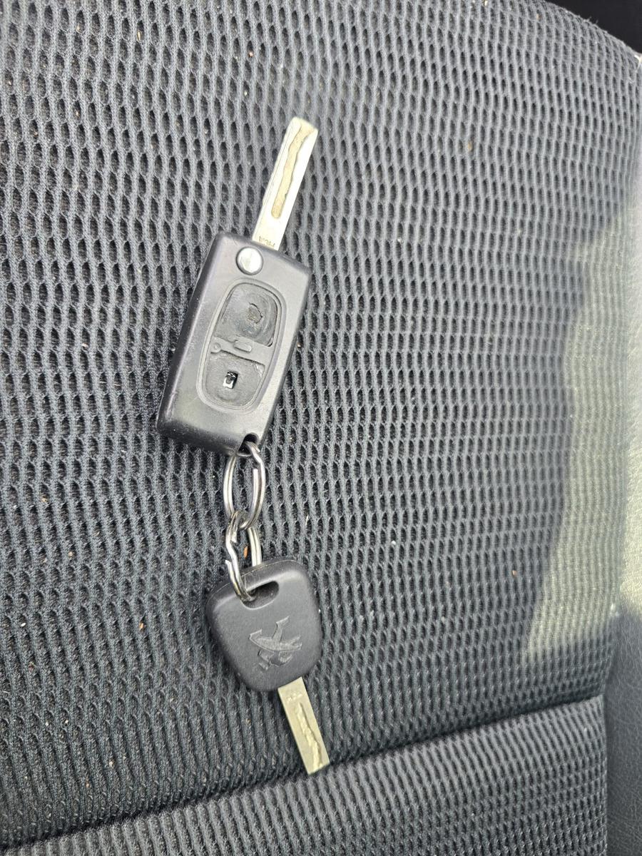 Peugeot 207 2013 — photo 18