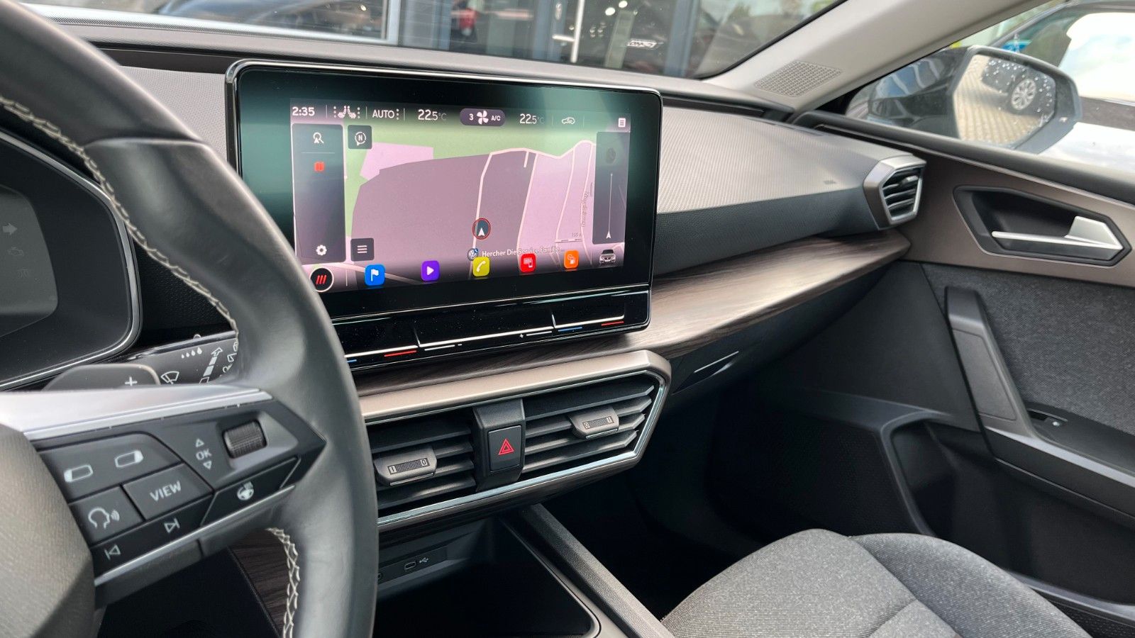 Fahrzeugabbildung SEAT Leon Xcellence NAVI DAB+ LED 17 Zoll