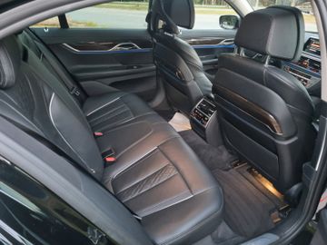 BMW 730 - 7