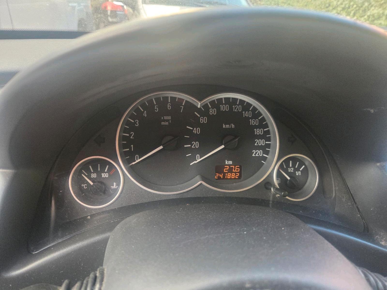Opel Combo 2005 — салон