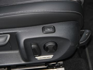 Volkswagen Passat Variant 1.5 eTSI DSG AHK Business Tiptron