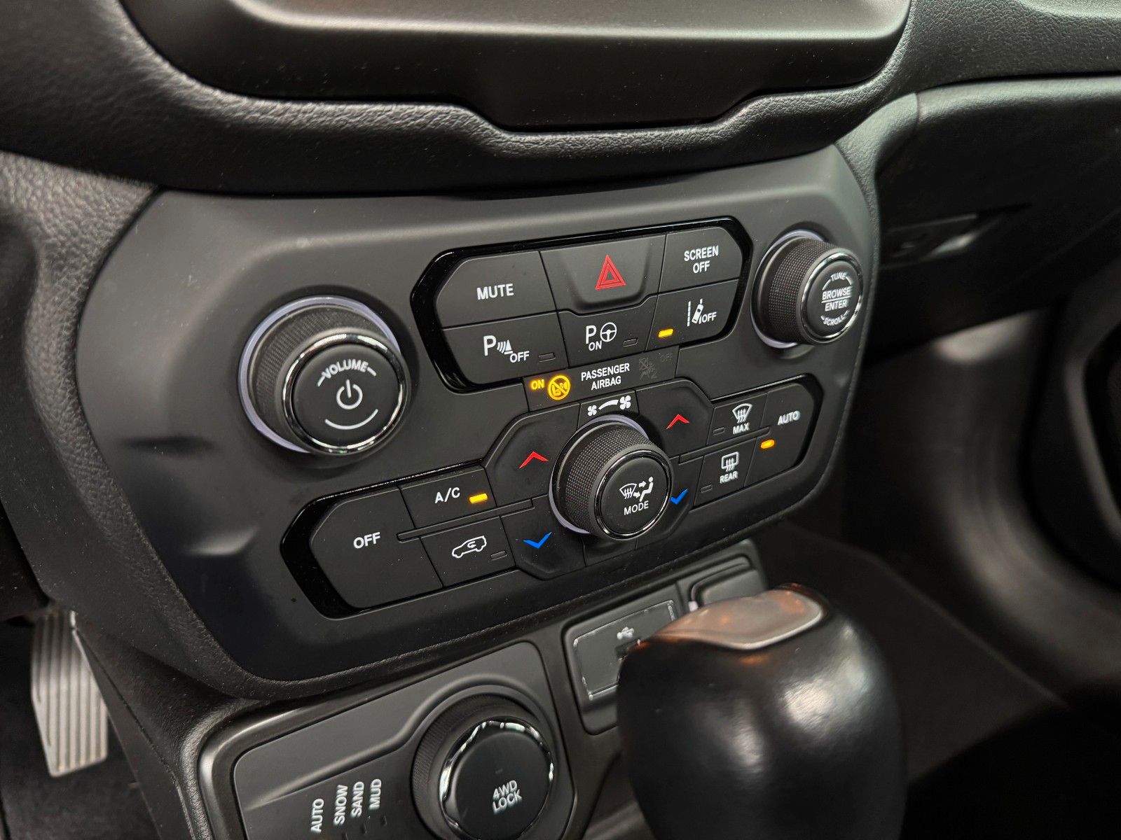 Fahrzeugabbildung Jeep Renegade 1.3 T-GDI Limited 4WD  "AHK  Navi  DAB"