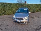 Toyota Yaris 1.5i 16V TS - Toyota Yaris Ts mit Benzin-Antrieb