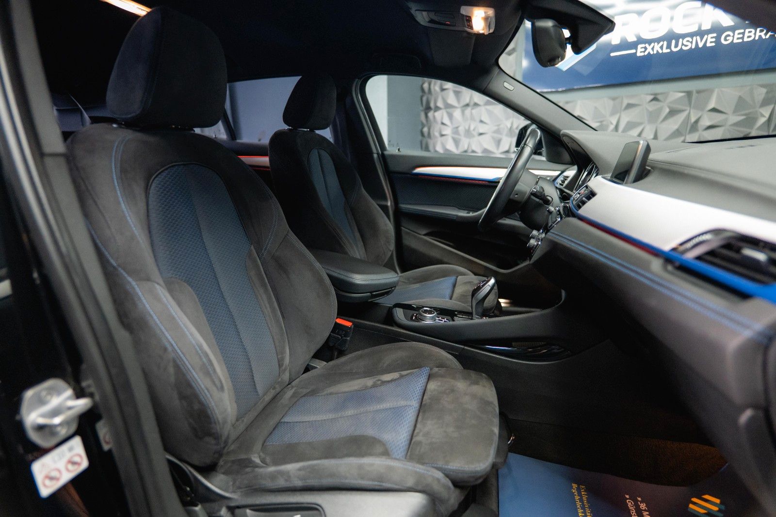 Fahrzeugabbildung BMW X2 sDrive 18i M Sport Automatik *Alcantara*LED*