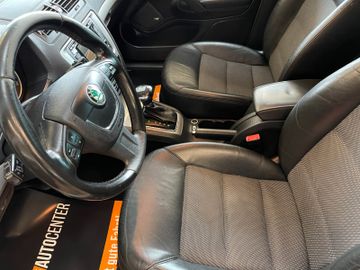 Skoda Octavia Combi Elegance DSG *NAVI*XENON*PDC*