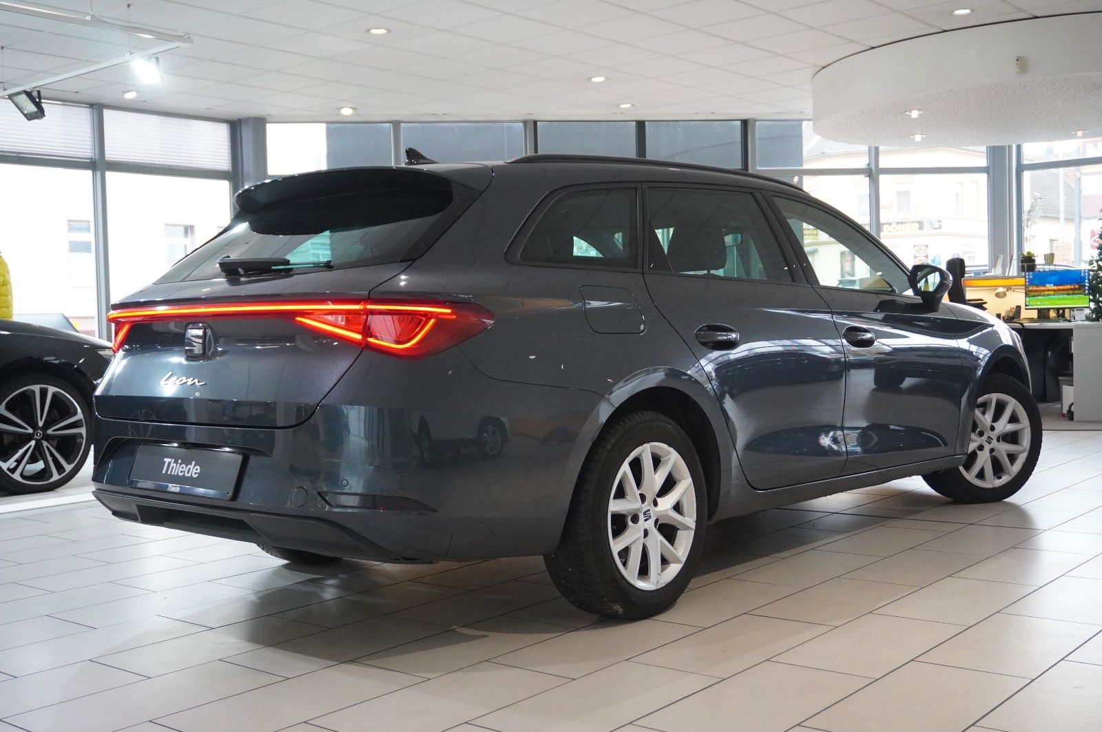 Fahrzeugabbildung SEAT Leon ST 1.0 E-TSI STYLE DSG NAVI/LED/KAMERA/DAB+