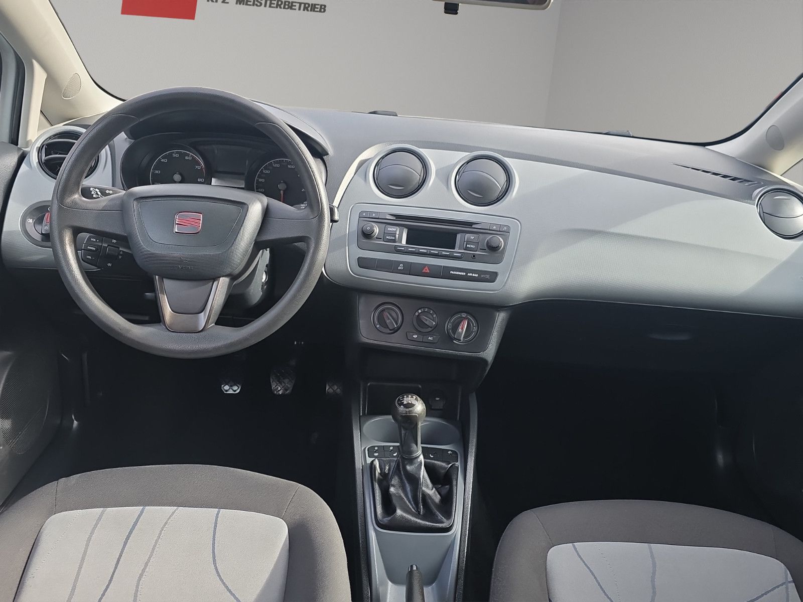 Fahrzeugabbildung SEAT Ibiza Lim. Reference Salsa Klima Sitzeheizung