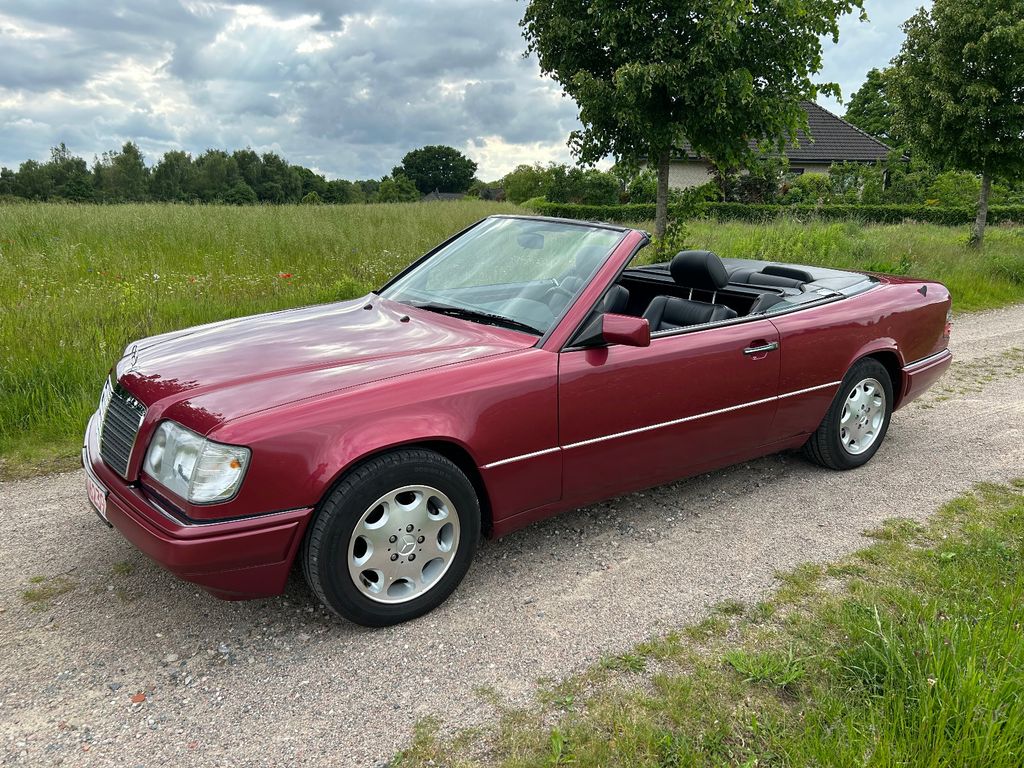 Mercedes-Benz 320