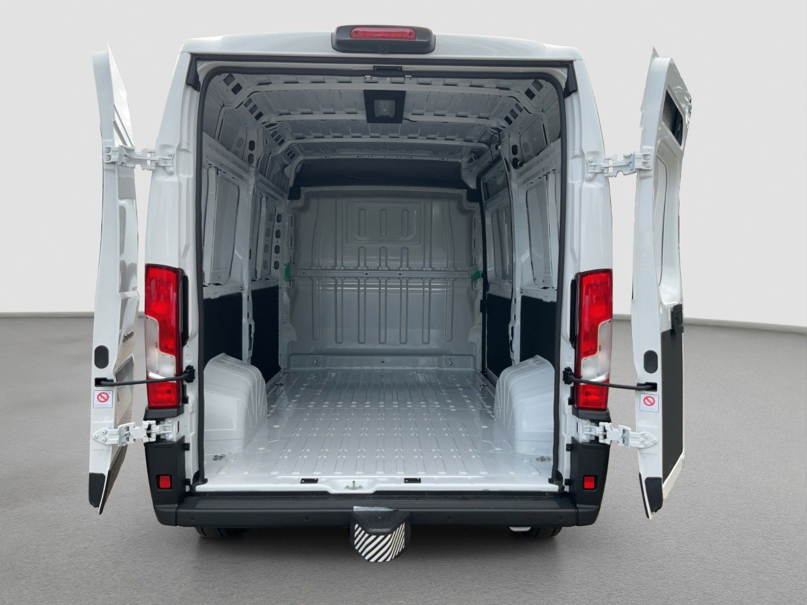 Fahrzeugabbildung Fiat Ducato L2H2 180 MJ Kamera Navi Schwingsitz