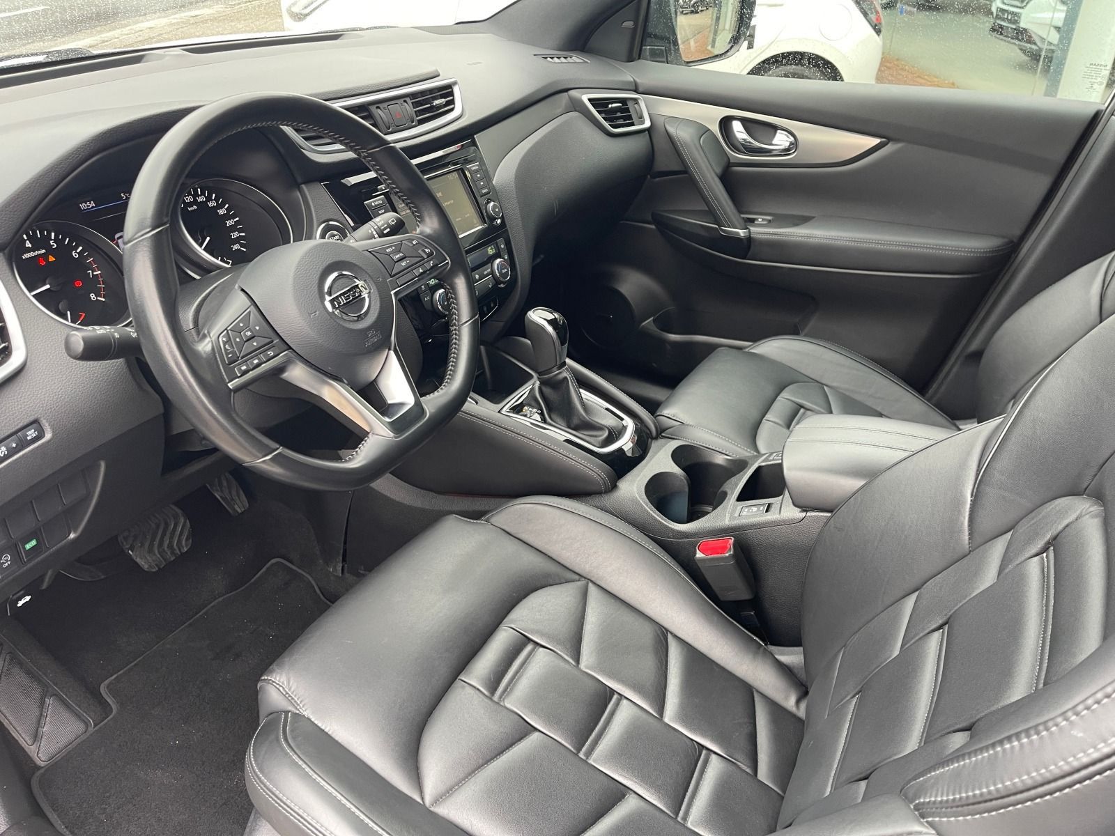 Fahrzeugabbildung Nissan Qashqai 1.3 DiG-T Tekna+ Automatik Leder Navi