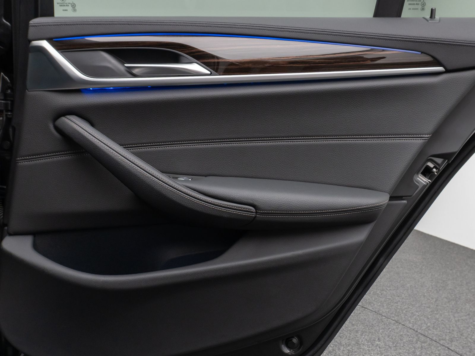 Fahrzeugabbildung BMW 530e xD LuxuryLine 360°Glasdach HUD HiFi Massage