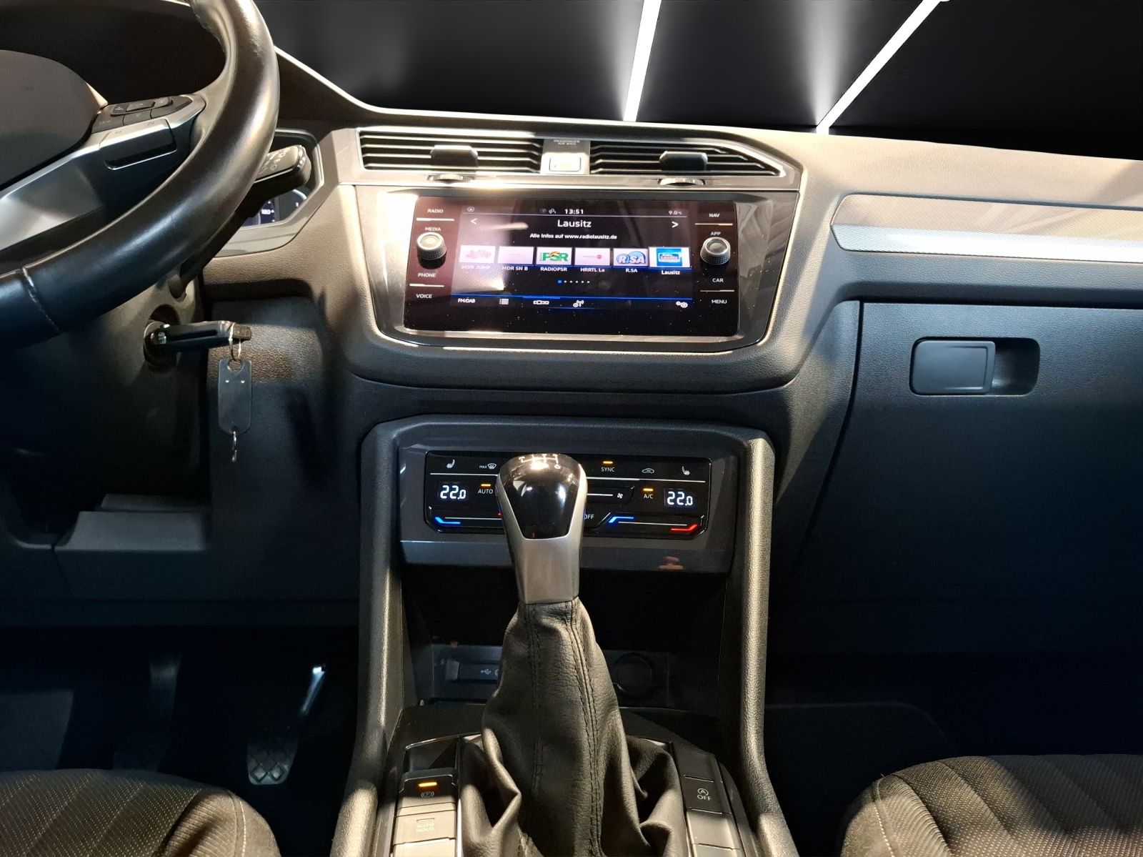 Fahrzeugabbildung Volkswagen Tiguan Allspace TSI Life LED APP AID ACC PDC SH