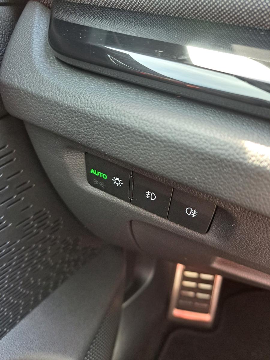Skoda Octavia Combi Sportline 2.0 TDI DSG-LED-Navi-AHK
