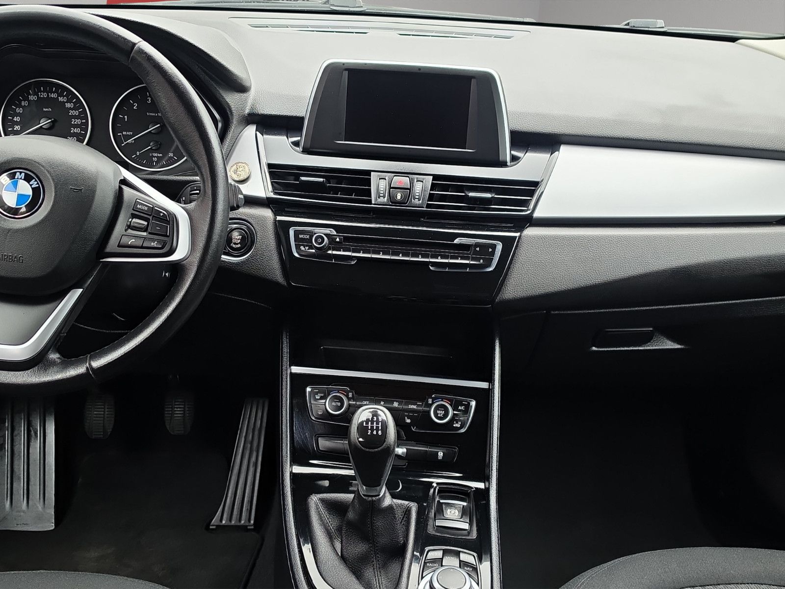 Fahrzeugabbildung BMW 218 2 Active Tourer 218 i TÜV SERVICE NEU