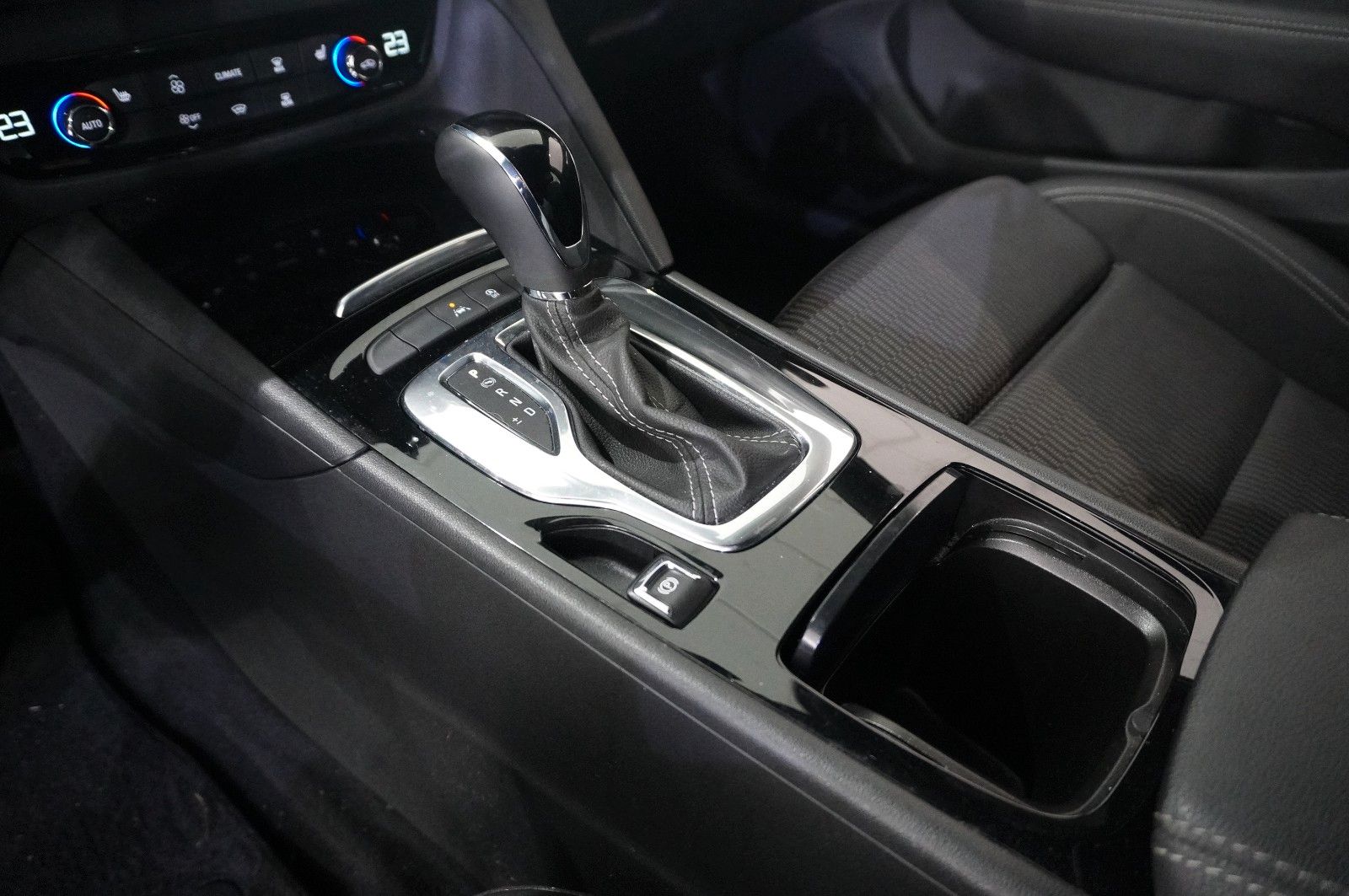 Fahrzeugabbildung Opel Insignia B ST 2.0D ELEGANCE NAVI/LED/KAMERA/AHK