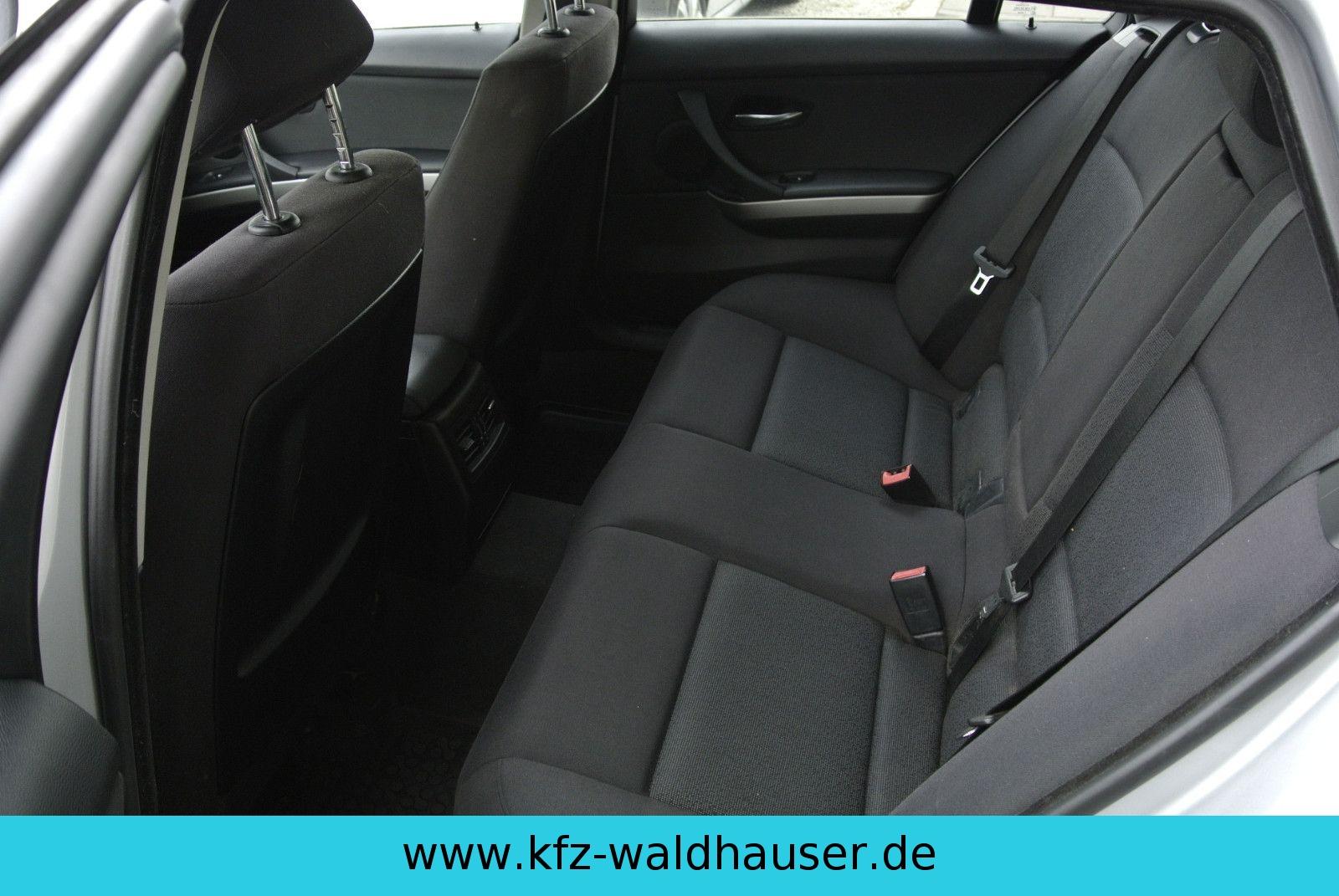 BMW 318 2008 — photo 28