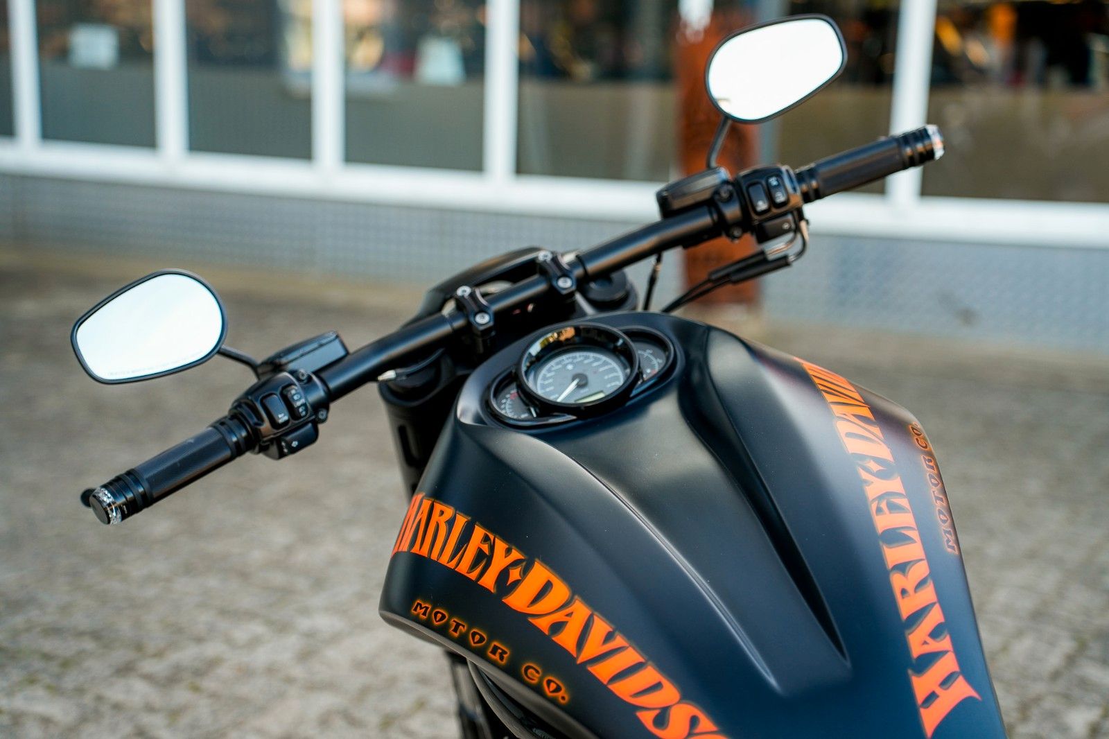 Fahrzeugabbildung Harley-Davidson VRSDCX Night Rod Special - BBC Dragbar AIRRIDE