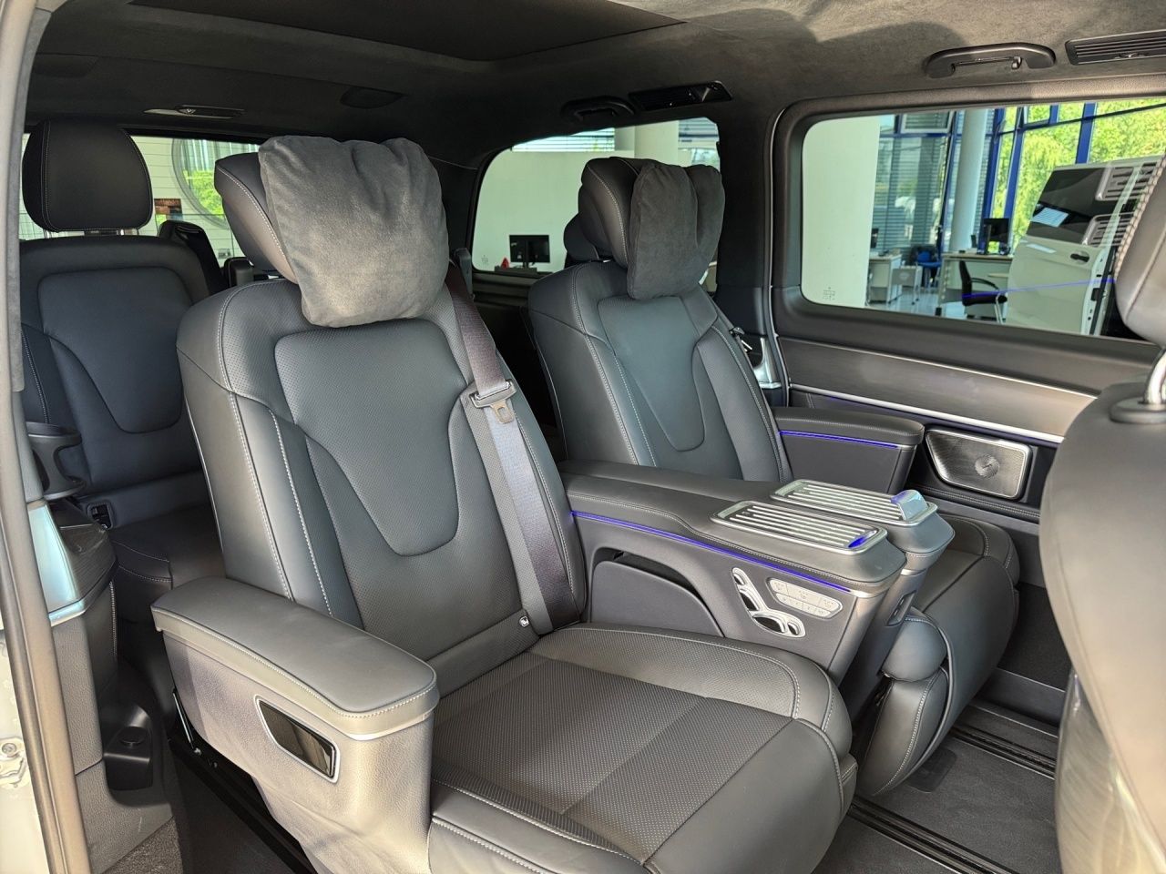Fahrzeugabbildung Mercedes-Benz V 300 d Exclusive 4matic Luxussitze*Airmatic*AMG