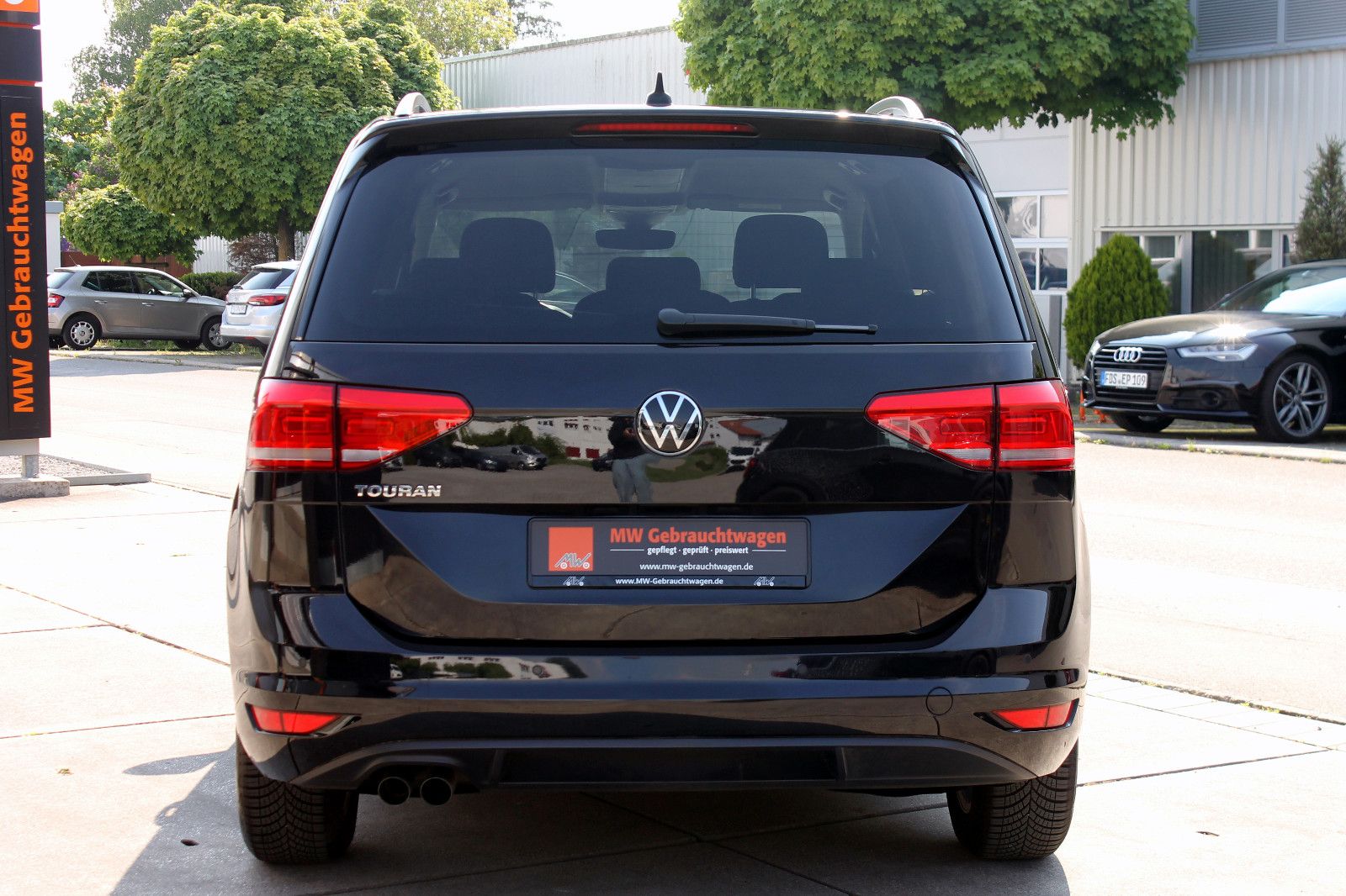 Fahrzeugabbildung Volkswagen Touran Comfortline 2.0TDI 7-Stz. ACC PDC SHZ BT