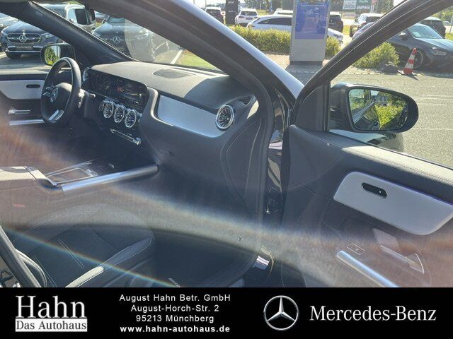 Fahrzeugabbildung Mercedes-Benz GLA 200 AMG/NIGHT/MULTIB./AHK/360/PANO/TOTW./..