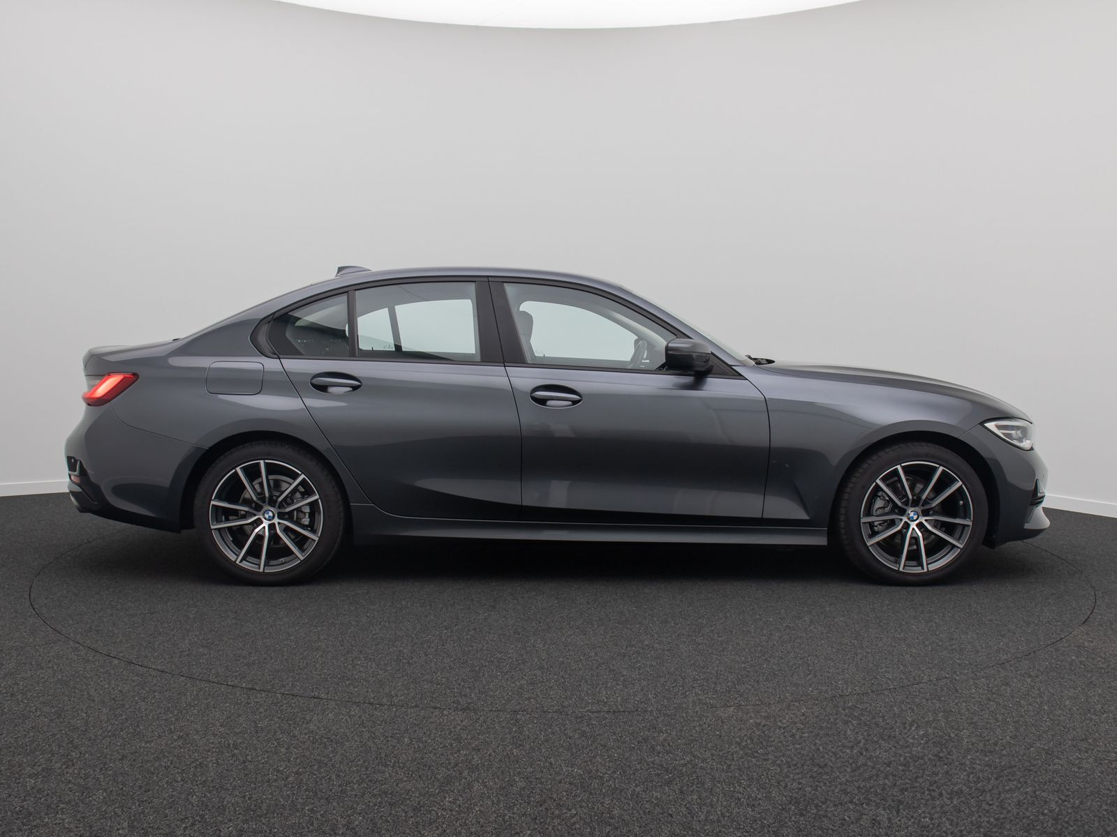Fahrzeugabbildung BMW 320i Alarm PDC Komfort LED FernlichtAss HiFi 18"