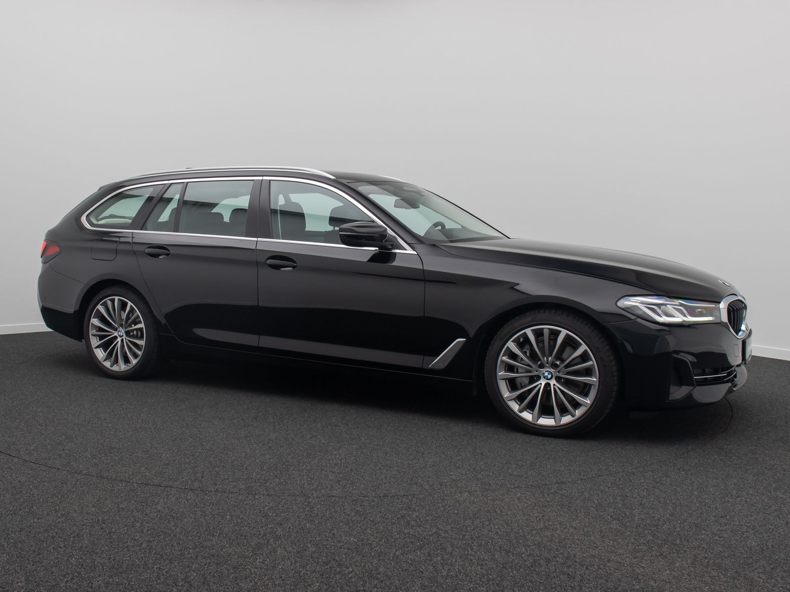 Fahrzeugabbildung BMW 530d xD Kamera DAB Laser HUD Belüft Panorama 19"