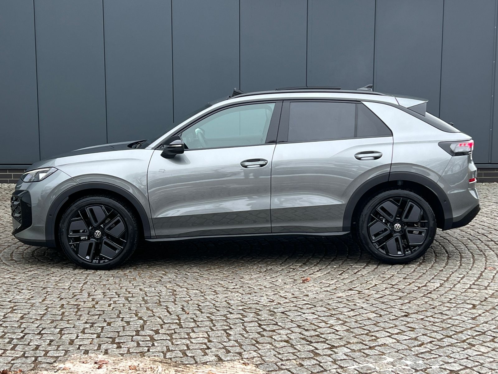 Fahrzeugabbildung Volkswagen T-Roc R-Line 1.5 eTSI DSG *Neues Modell, AHK, Pa