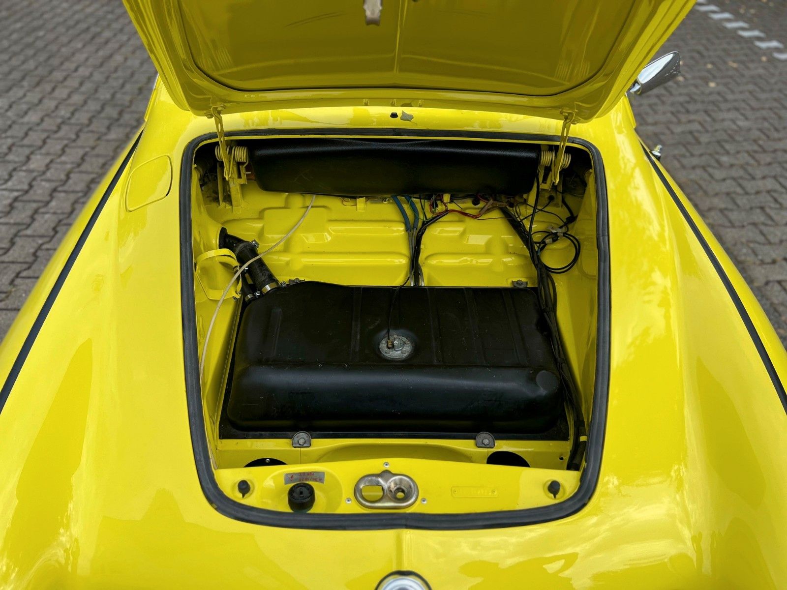 Fahrzeugabbildung Volkswagen Karmann Ghia Sport mit TYP 4 - 170PS