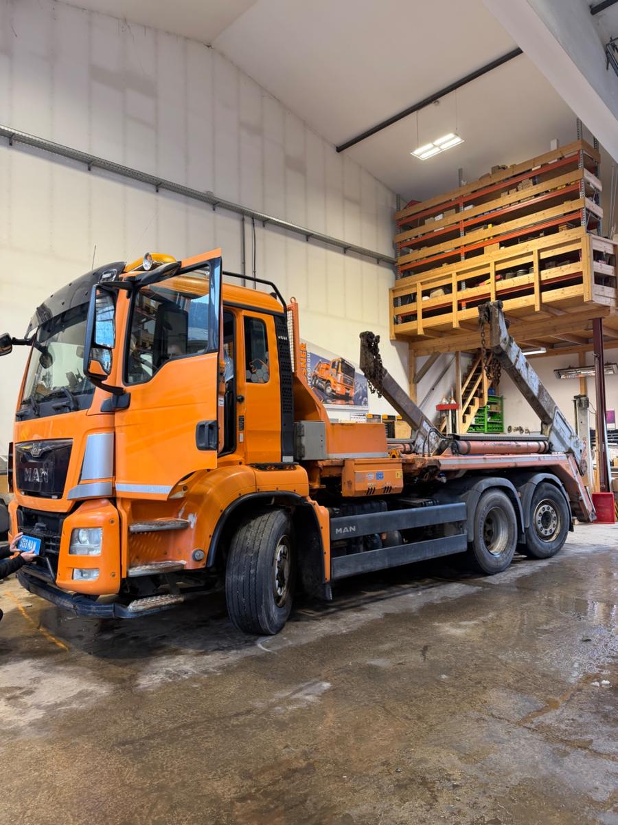 MAN TGS 28.440 6X2 ABSETZKIPPER E6