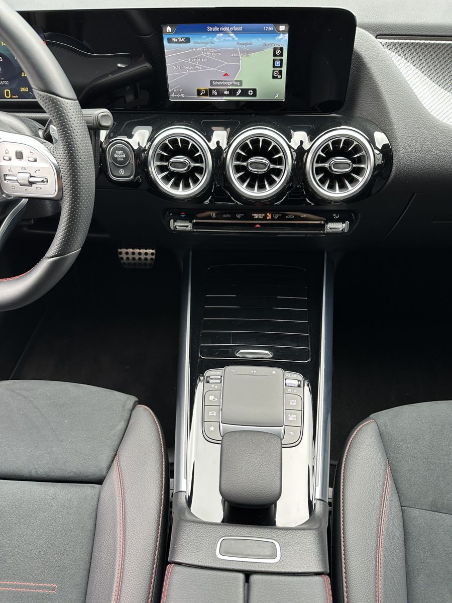 Fahrzeugabbildung Mercedes-Benz GLA 220d 4Matic AMG-Line NAV+CARPLAY+KEYLESS+SHZ