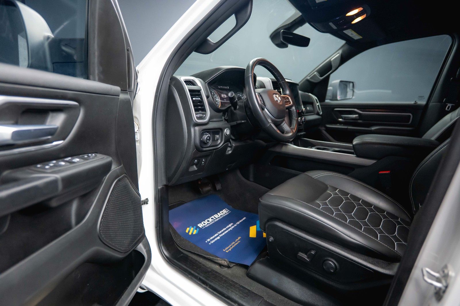 Fahrzeugabbildung Dodge RAM 5.7 V8 HEMI 4x4 LPG Offroad Night-Paket