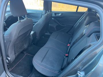 Ford Focus - 12