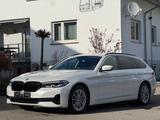 BMW 530d Touring*GARANTIE*KAMERA* - BMW 530 mit Diesel-Antrieb: Weiß