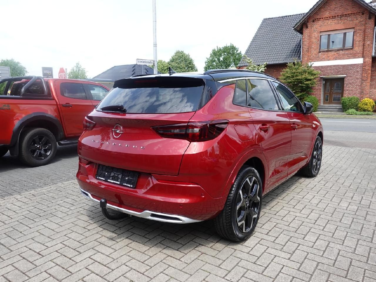 Fahrzeugabbildung Opel Grandland 1,2 Ultimate Automatik