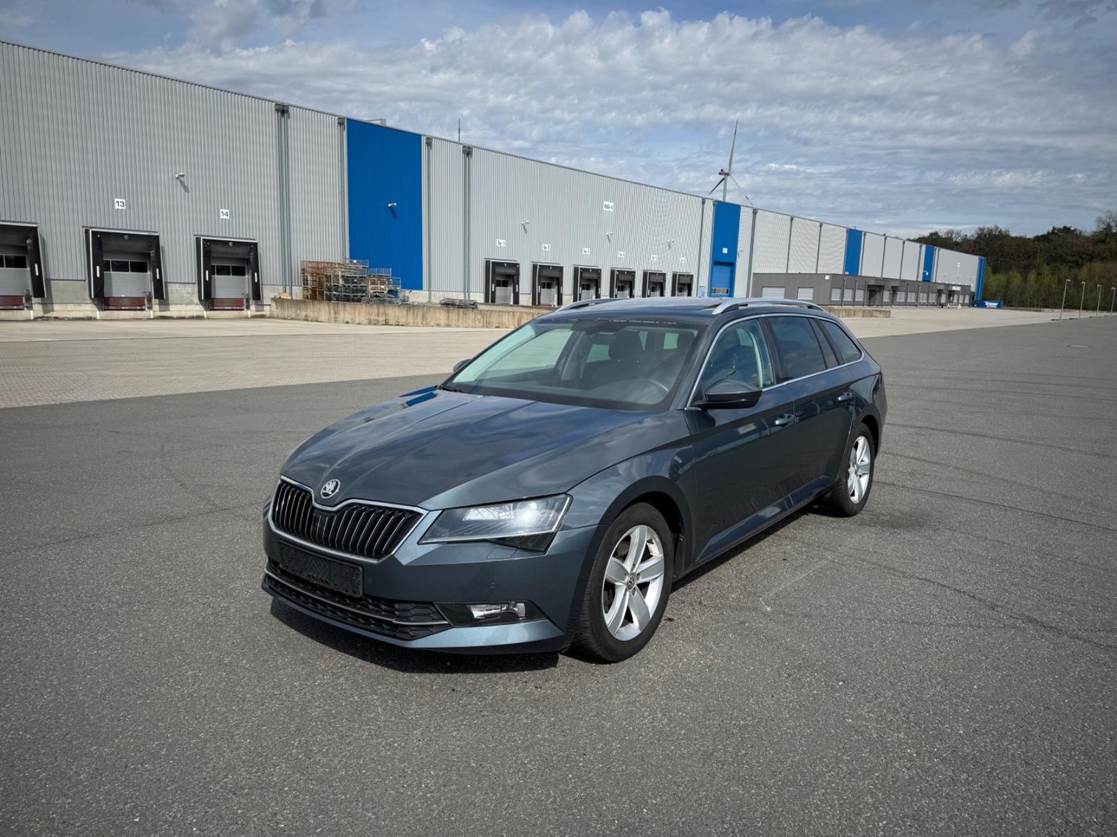 Skoda Superb 1.6 TDI Combi Ambition Navi Panorama Xeno