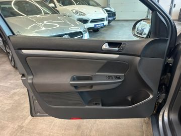 Volkswagen Golf V Lim. Tour *KLIMA*SZHZ*TEMPOMAT*AHK*