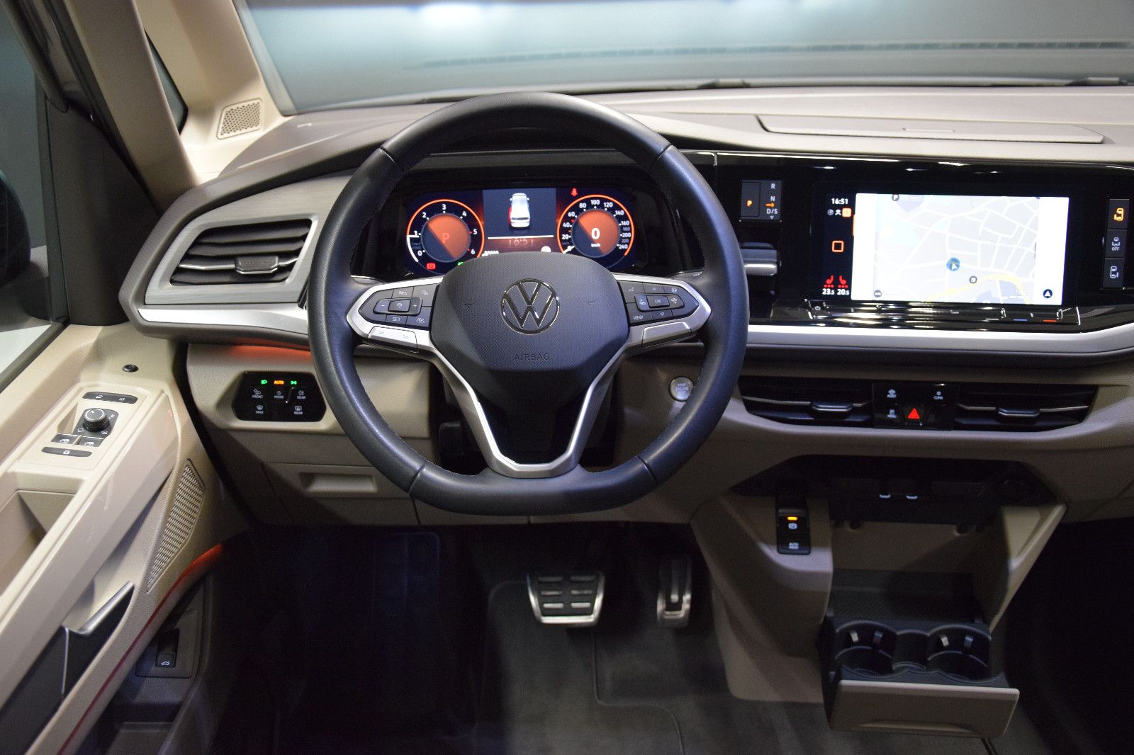 Fahrzeugabbildung Volkswagen T7 Multivan style lang Pano AHK ACC Standheizung