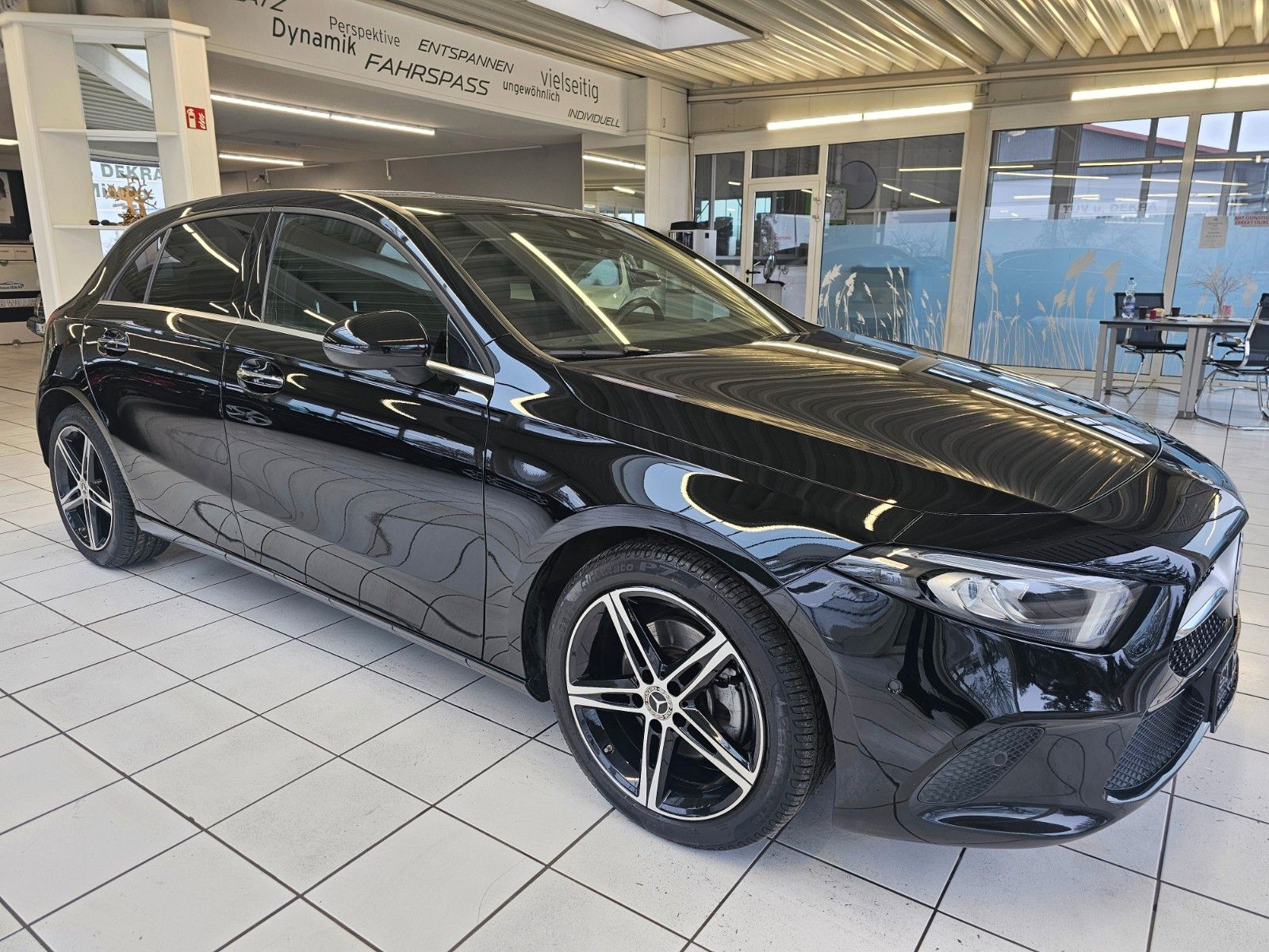 MERCEDES-BENZ A 200 d AMG-Line, Vollausstattung, Kamera