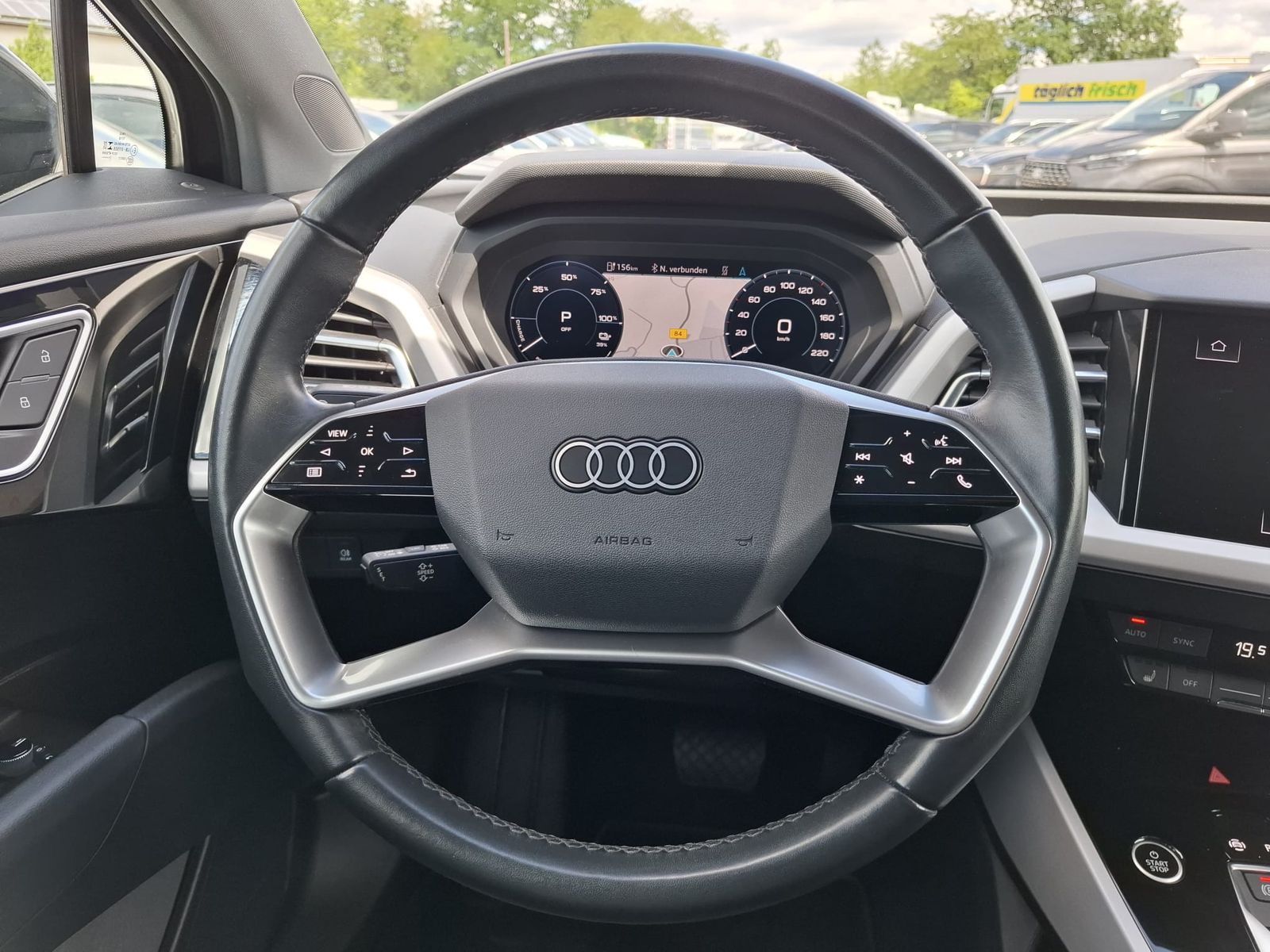 Fahrzeugabbildung Audi Q4 e-tron 40 AHK*LED*19"ALU*SHZ*SPORTSITZE*94,4%