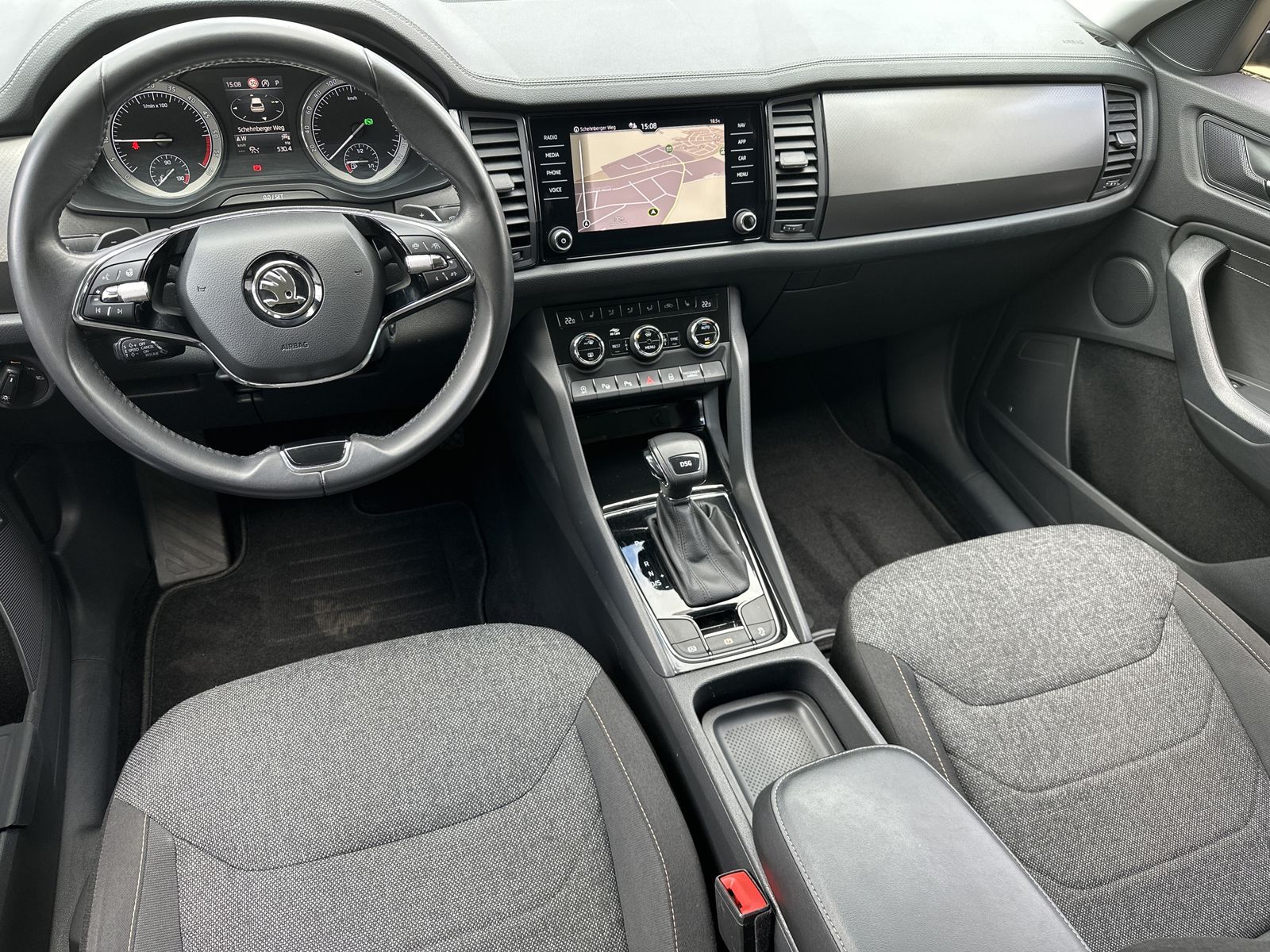 Fahrzeugabbildung SKODA Kodiaq 2.0 TDI DSG Clever NAV+LED+ACC+AHK+SHZ+PP