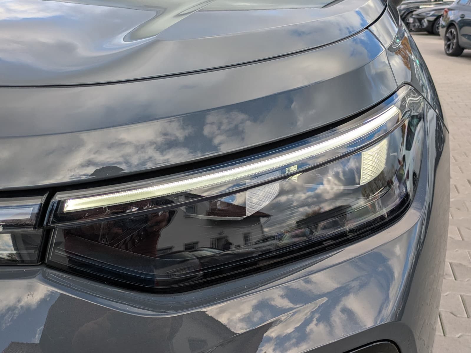 Fahrzeugabbildung Volkswagen Tayron 2.0 TDI 4M R-Line 7Si*MATRIX*AHK*PANO*HUD