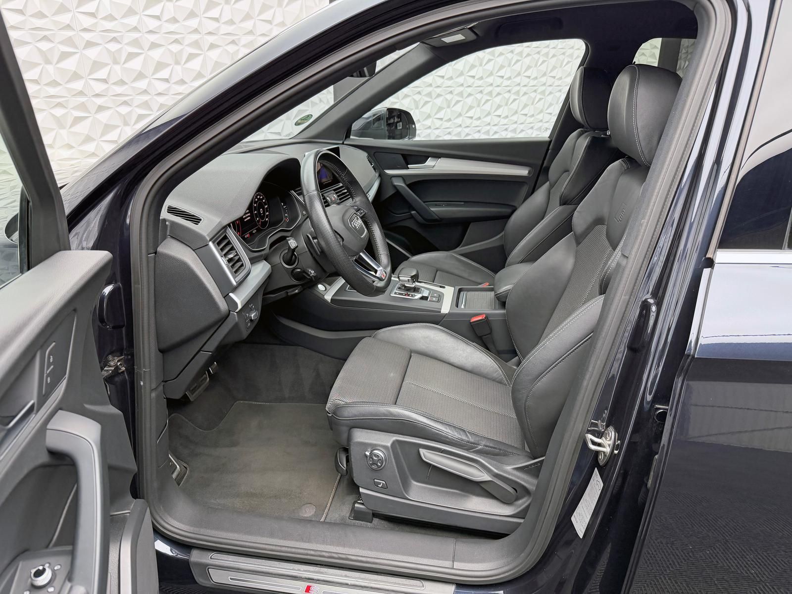 Fahrzeugabbildung Audi Q5 40 TDI S-LINE/QUA/ACC/AHK/MATRIX/KEYLES/RCAM