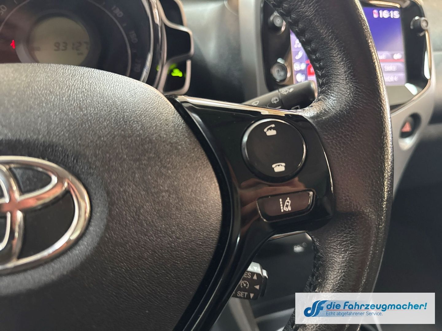 Fahrzeugabbildung Toyota Aygo X-Play Connect ACC Apple CarPlay Android Au