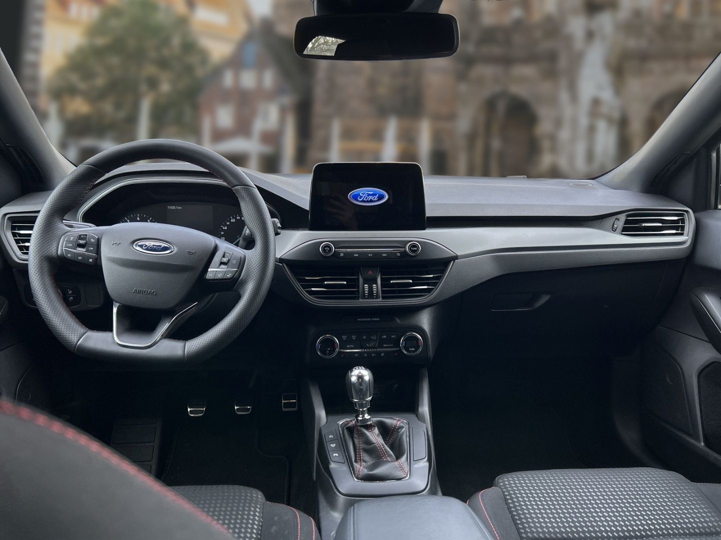 Fahrzeugabbildung Ford Focus Turnier ST-Line 1.0 EcoBoost Mild-Hybrid