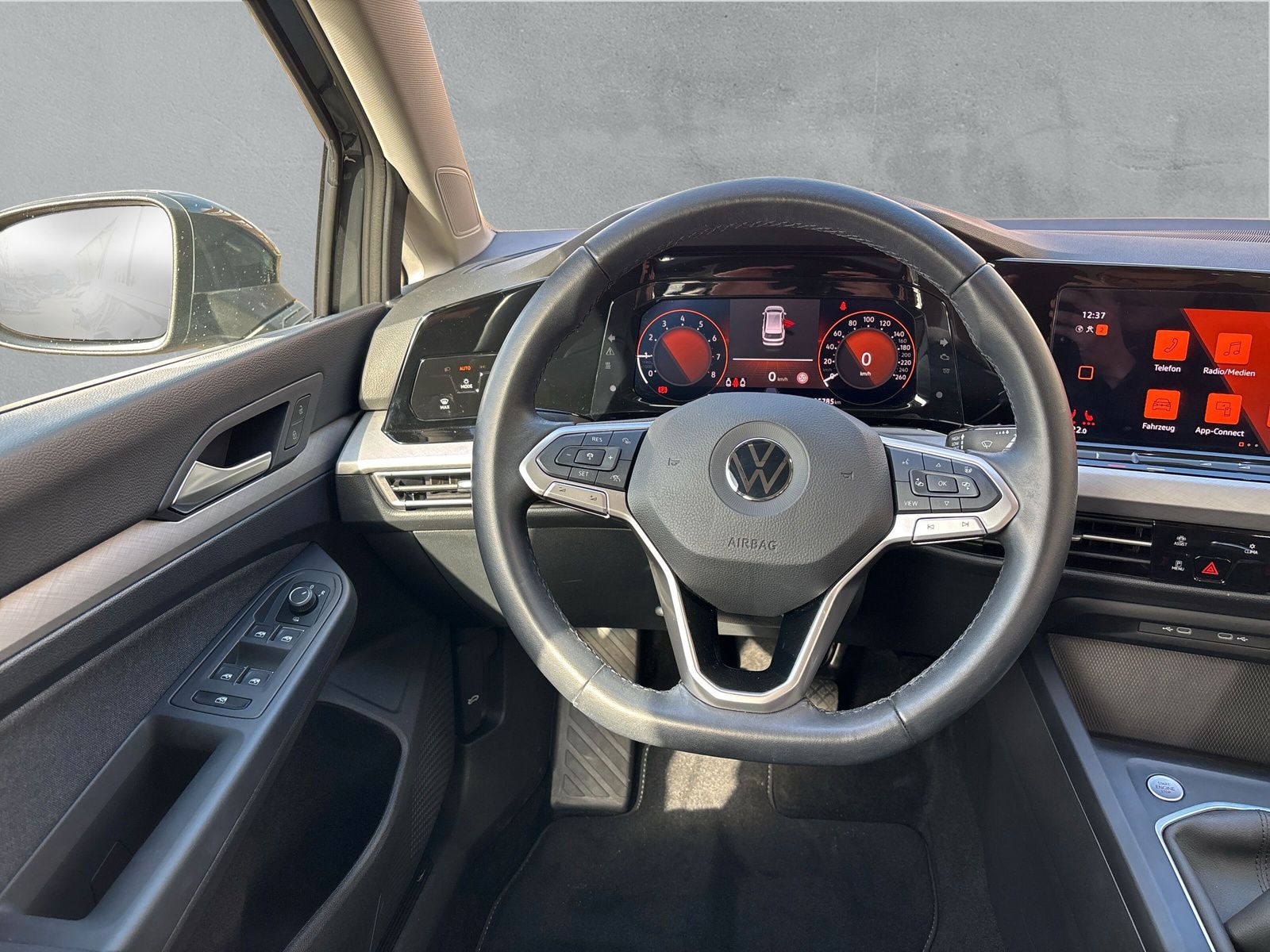 Fahrzeugabbildung Volkswagen Golf Variant 1.0 TSI Life ACC AppConnect SHZ PDC
