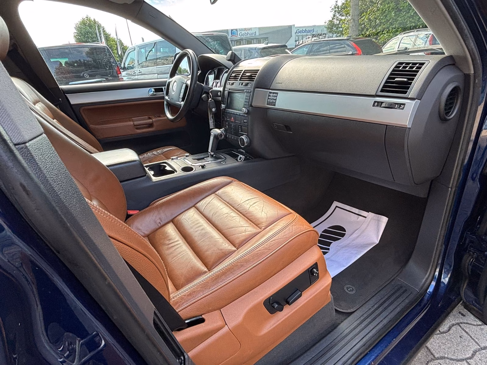 Volkswagen Touareg 2004 — photo 12