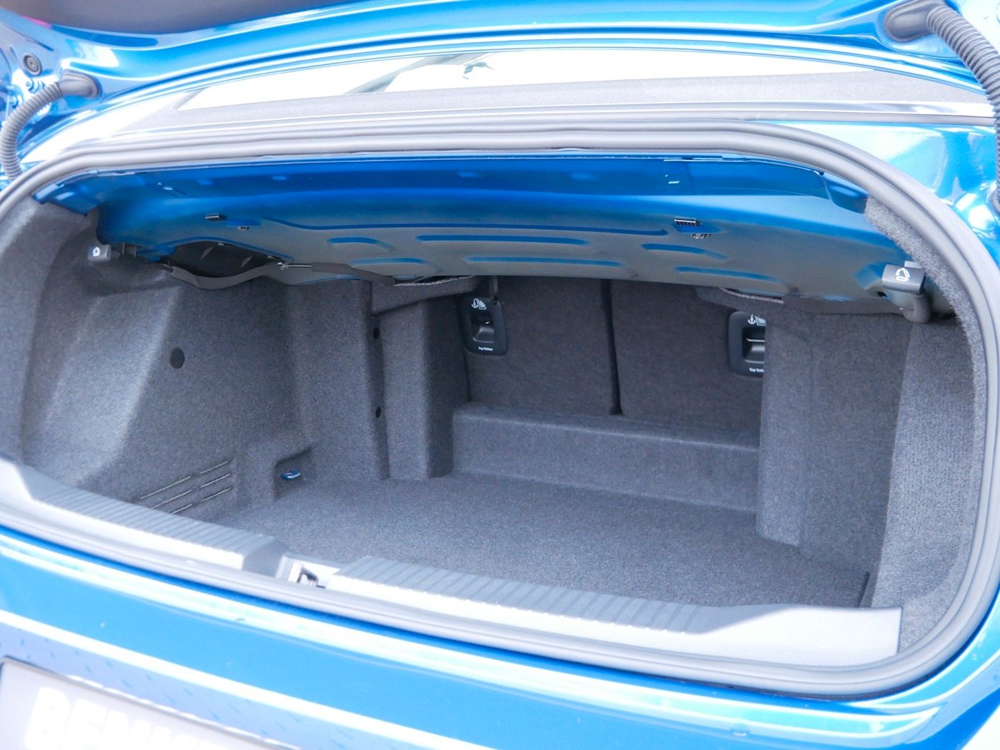 Fahrzeugabbildung Volkswagen T-Roc Cabriolet 1.5 R-Line NEU54T AHK Standheiz