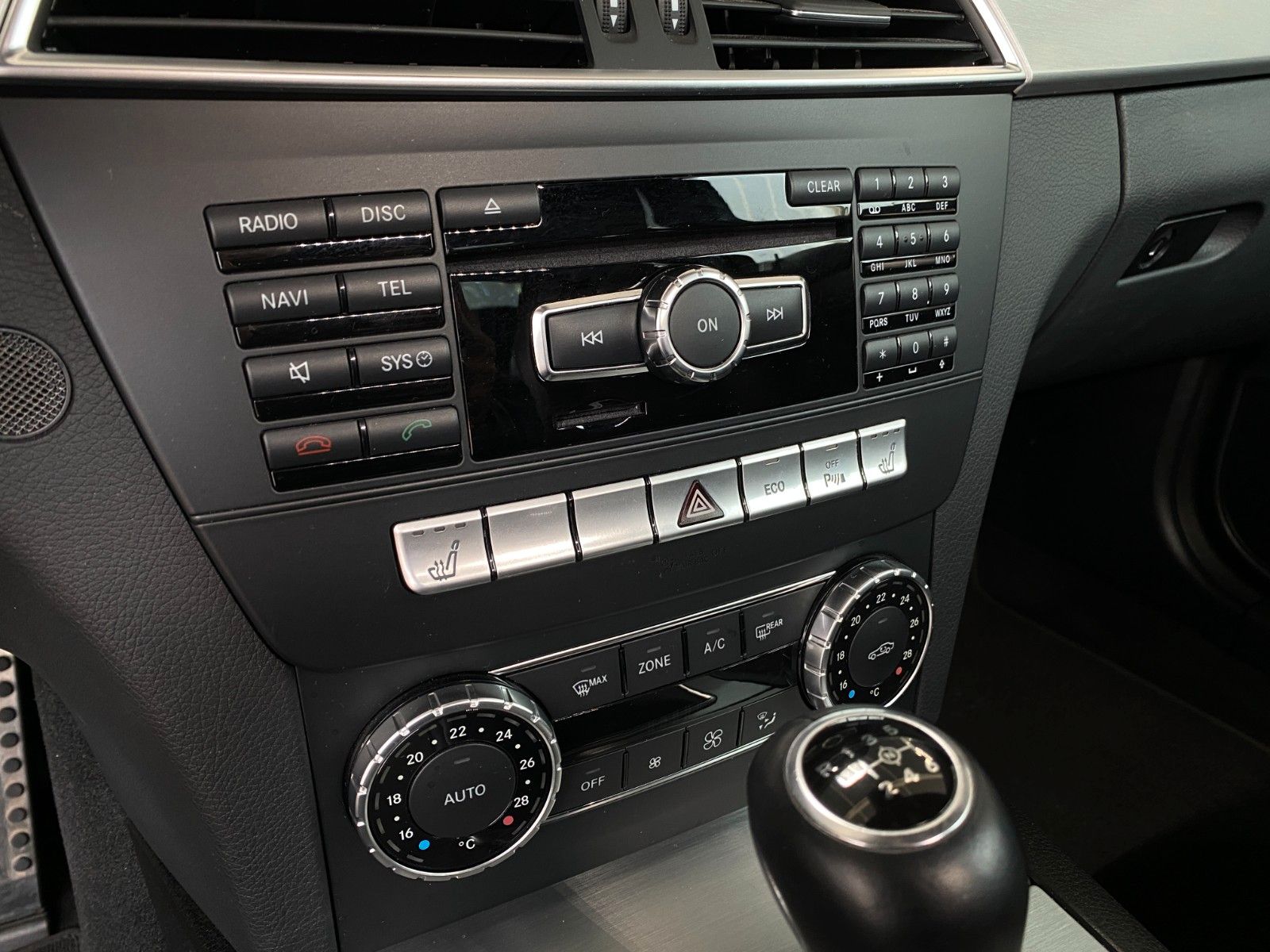 Fahrzeugabbildung Mercedes-Benz C 200 CGI Coupe "Navi Bi-Xenon AMG-Sportpaket "